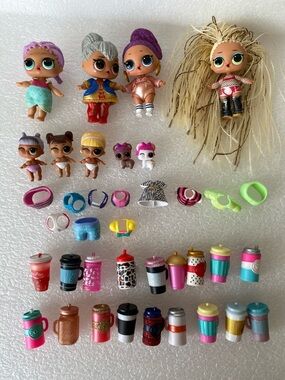 Mixed Lot of MGA Entertainment L.O.L. Surprise! Mini Dolls Pets and Accessories